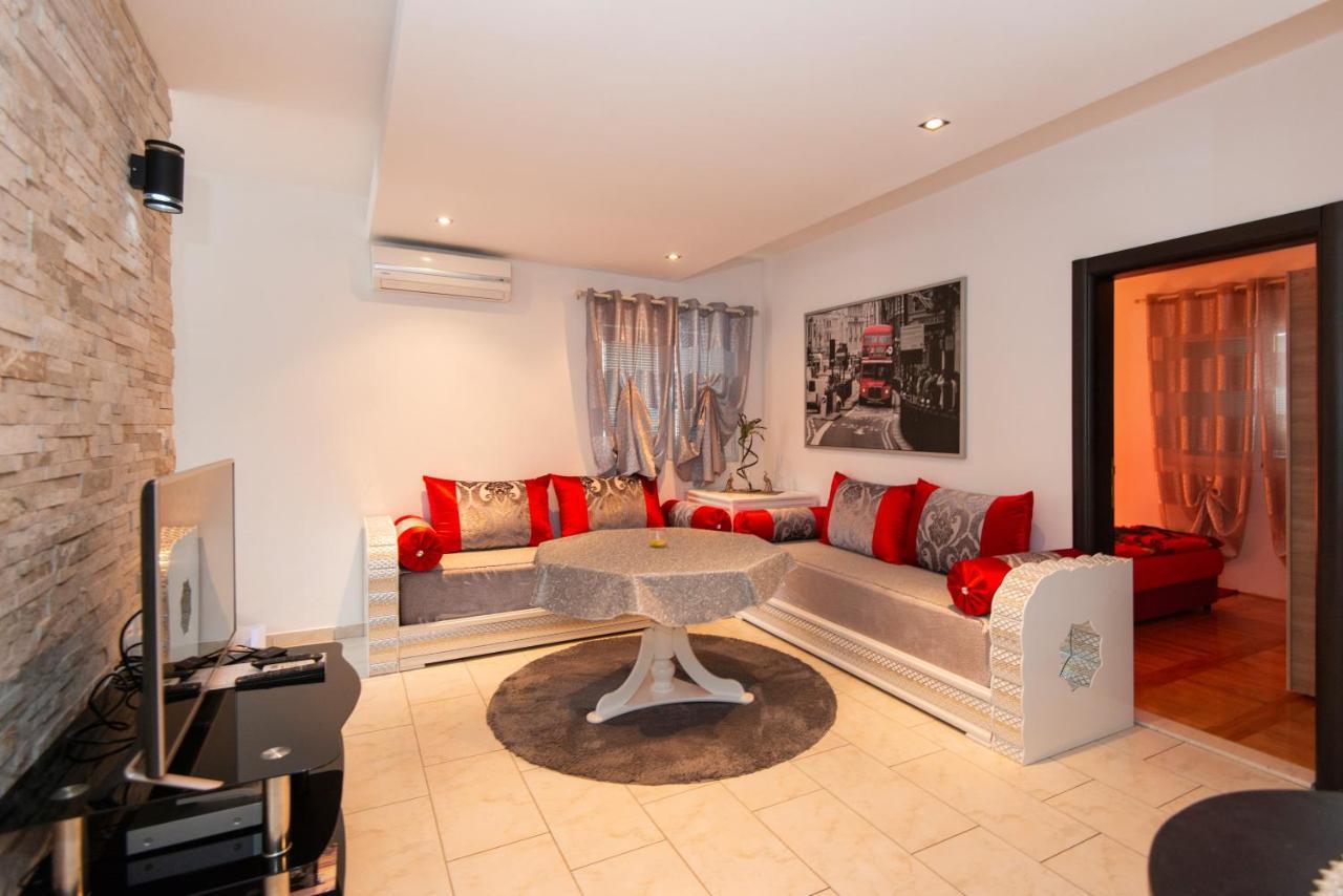 Sea Star Apartment Тиват Екстер'єр фото