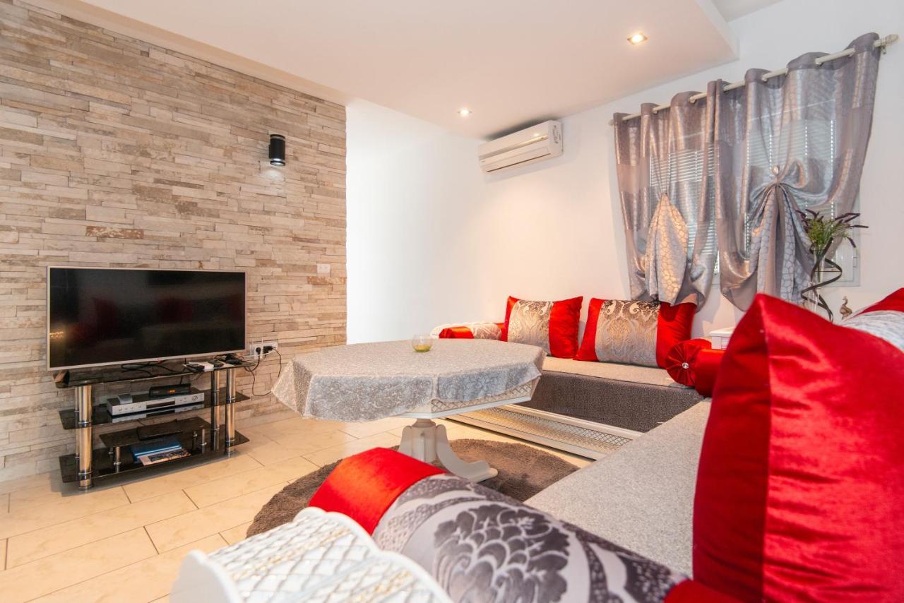 Sea Star Apartment Тиват Екстер'єр фото