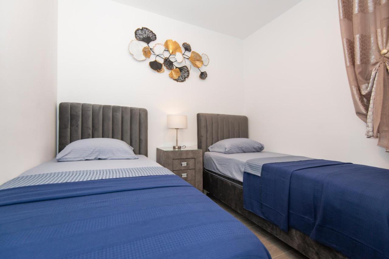 Sea Star Apartment Тиват Екстер'єр фото