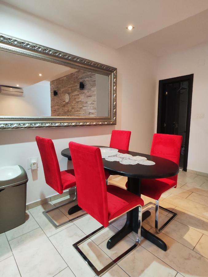 Sea Star Apartment Тиват Екстер'єр фото
