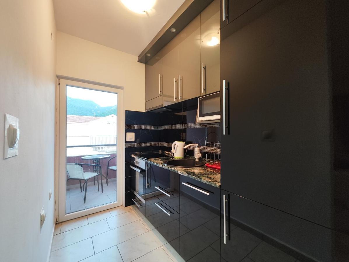 Sea Star Apartment Тиват Екстер'єр фото