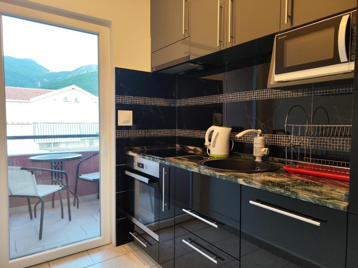 Sea Star Apartment Тиват Екстер'єр фото