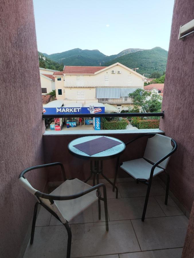Sea Star Apartment Тиват Екстер'єр фото